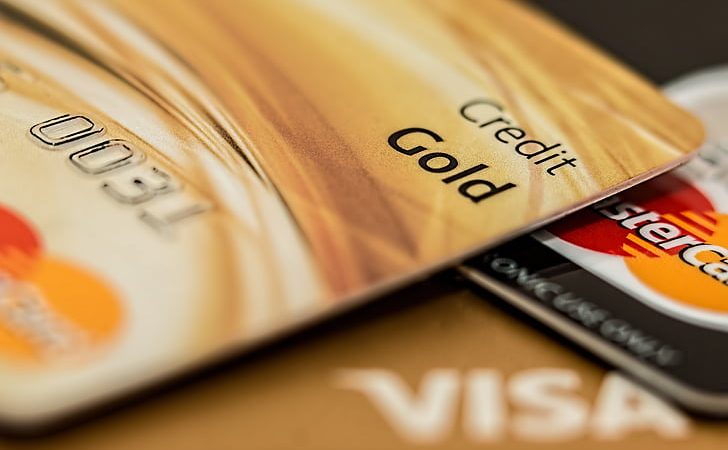 Know What Is Best For You A Debit Card Or A Credit Card 